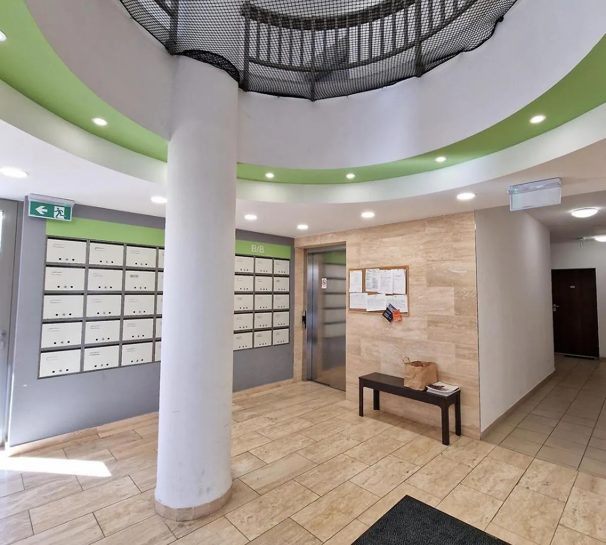 Modern Smart Home Metrodom Park -15Min From Center Budapest 0*,  Hungría