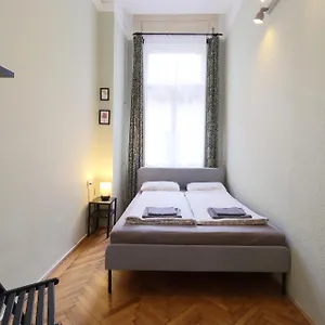 Apartamento Joseph Boulevard - 3bdr, 2bath, 8ppl, Budapest